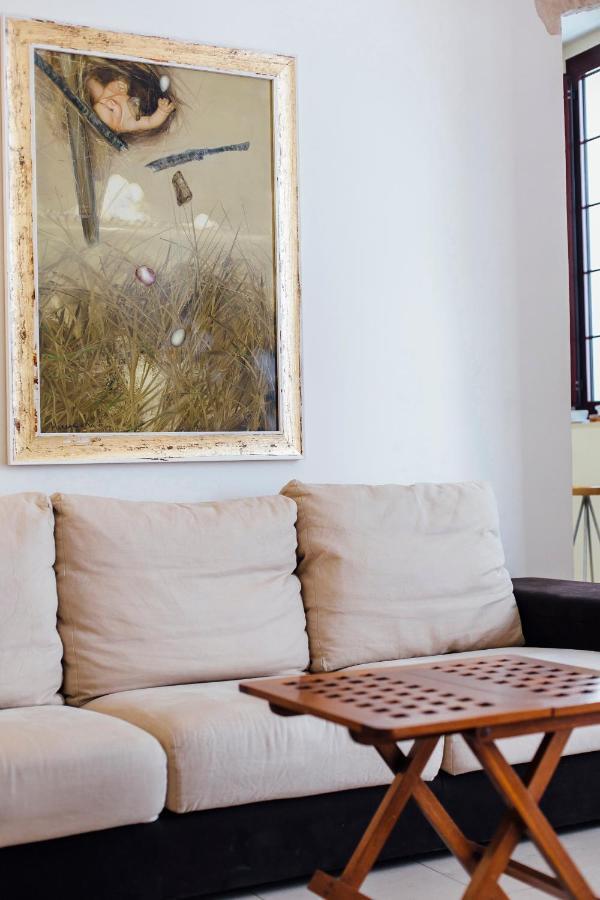 Bright And Central- 2bd 1bth- Malhara Sevilla