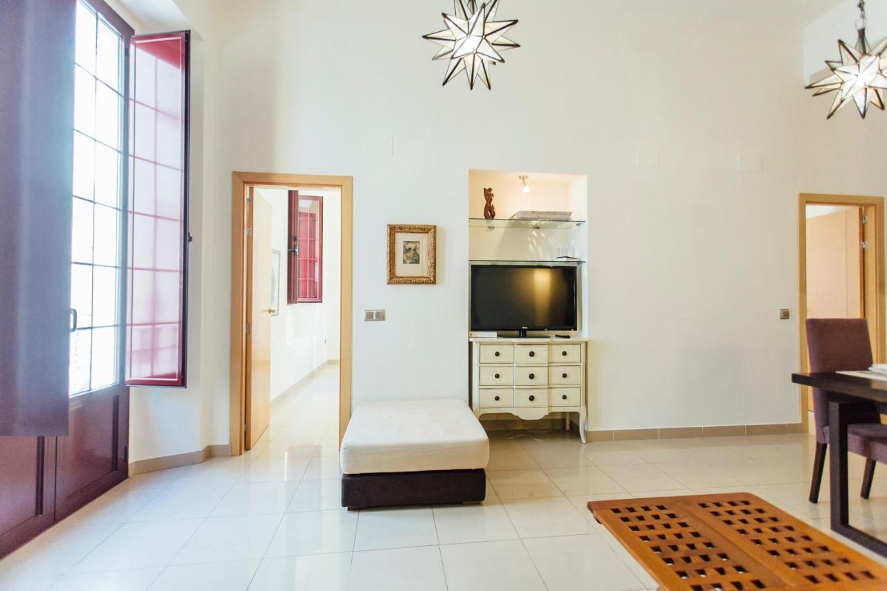Bright And Central- 2bd 1bth- Malhara Sevilla